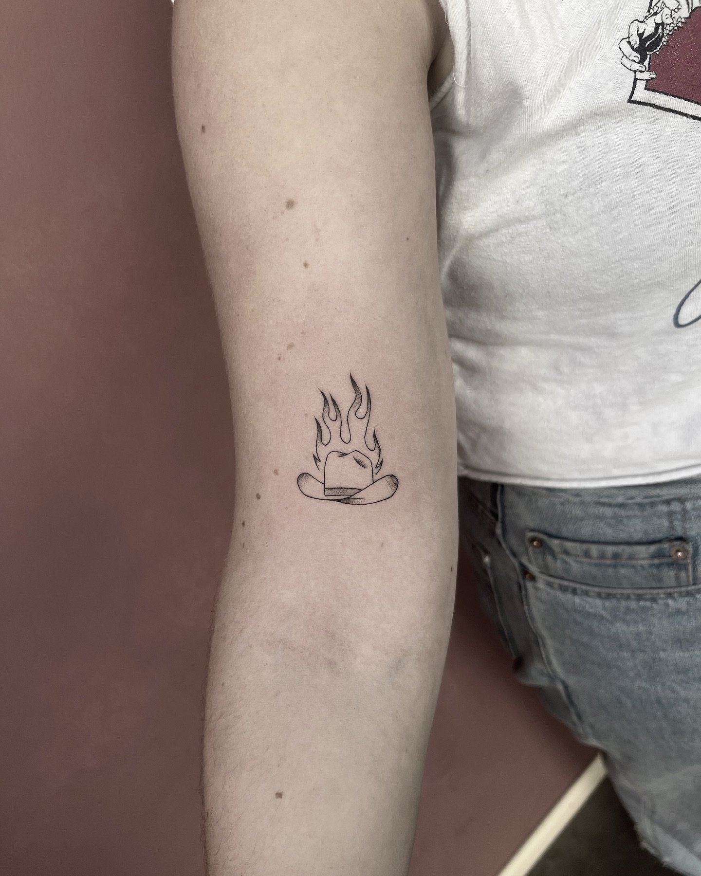 Fine line tattoo by Stephen Carballo